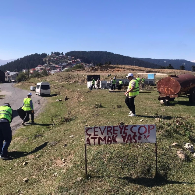 Kümbet Yaylası'nda yaklaşık 2 ton çöp toplandı