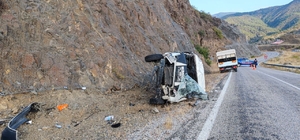 Çorum'da devrilen minibüsteki 2 kişi yaralandı