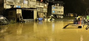 Artvin'de şiddetli yağış etkili oluyor