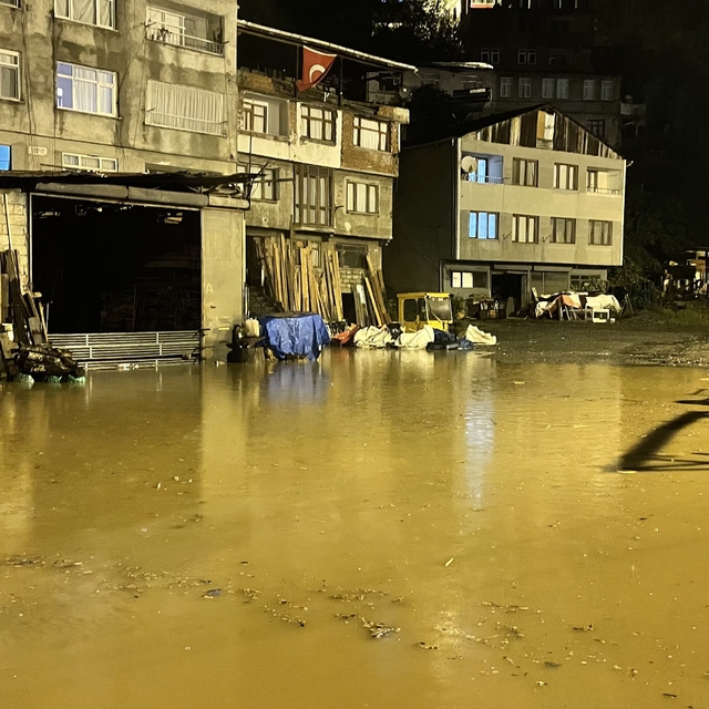 Artvin'de şiddetli yağış etkili oluyor