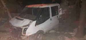 Kırşehir'de bahçe duvarına çarpan kamyonetin sürücüsü öldü