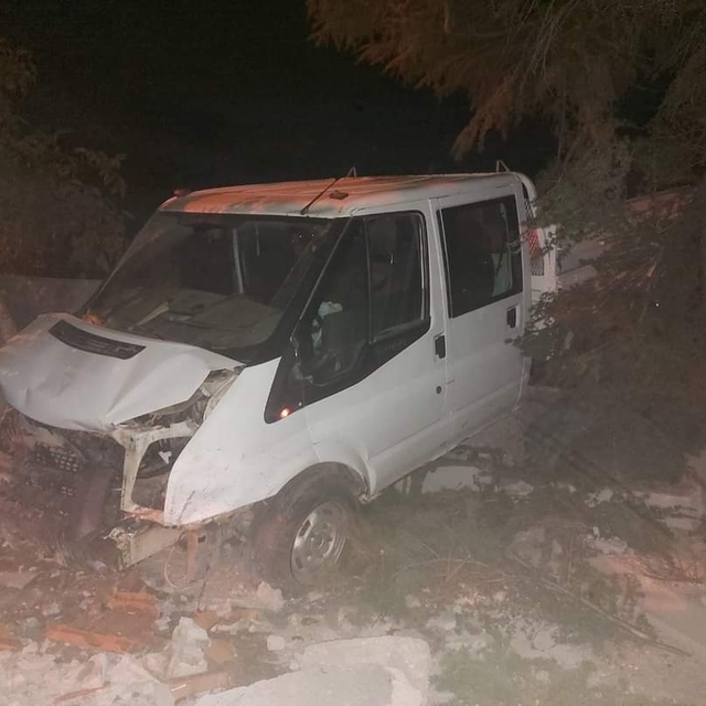 Kırşehir'de bahçe duvarına çarpan kamyonetin sürücüsü öldü