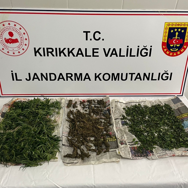Kırıkkale'de saman yığınına gizlenmiş 1 kilogram esrar ele geçirildi