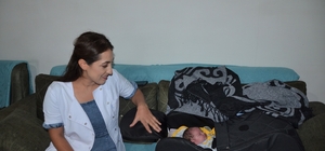Dağ ilçesinde yaşayan riskli gebe, ebenin müdahalesiyle bebeğini kucağına aldı