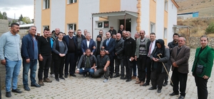 Büyükşehir Belediye Başkanı Büyükkılıç, Sarız'da muhtarlarla buluştu