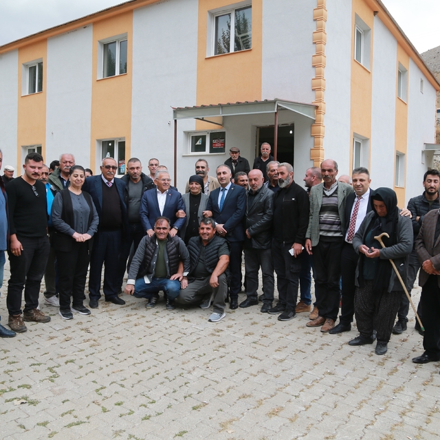 Büyükşehir Belediye Başkanı Büyükkılıç, Sarız'da muhtarlarla buluştu
