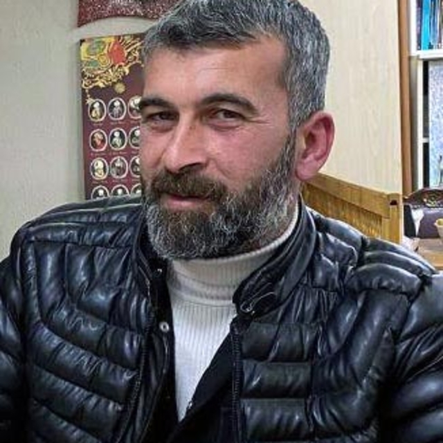 Düğünde maganda kurşunuyla ölen tuhafiyeci toprağa verildi; imam silah uyar...