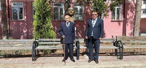 Emektar müdür 55 yıl sonra misafir olarak tekrar müdür koltuğuna oturdu