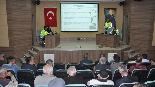 Yerköy'de okul servis araçlarının sürücüleri bilgilendirildi