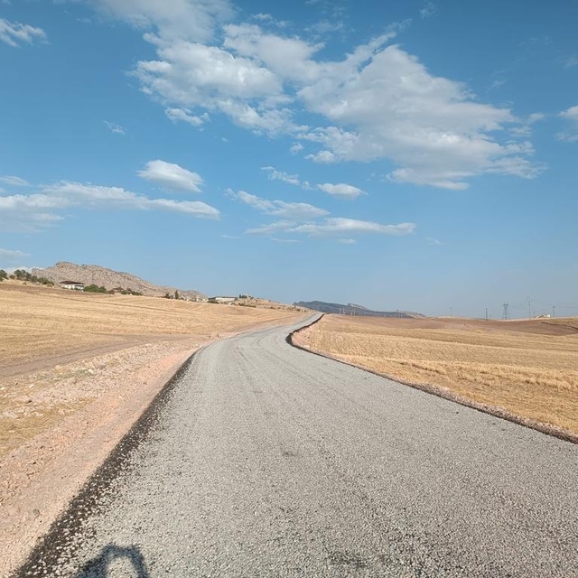Diyarbakır'da kırsal mahallelerde yol yapım çalışması sürüyor