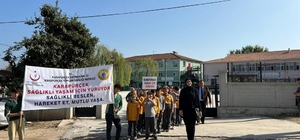 Karapürçek'te ortaokul öğrencileri sağlıklı yaşam için yürüyüş yaptı