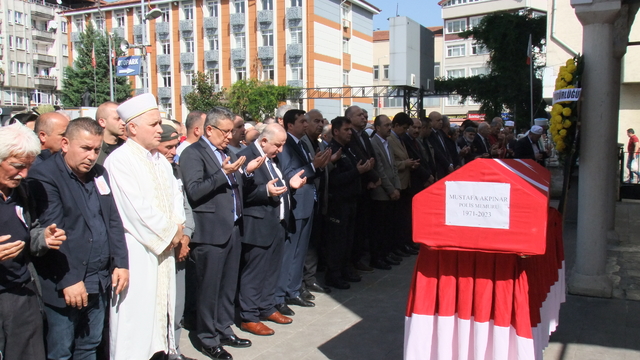 Bilecik'te kalp krizi sonucu hayatını kaybeden polis memuru Zonguldak'ta defnedildi