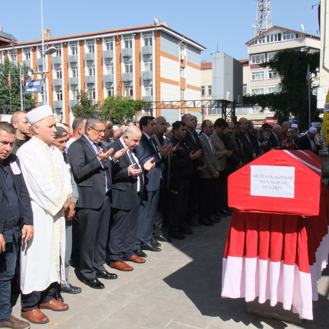Bilecik'te kalp krizi sonucu hayatını kaybeden polis memuru Zonguldak'ta de...
