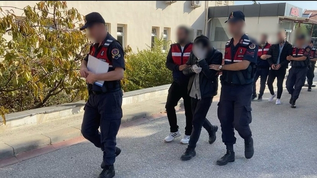 Denizli'de evden hırsızlık yaptığı iddia edilen 2 şüpheli tutuklandı