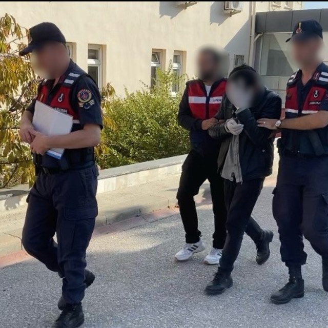 Denizli'de evden hırsızlık yaptığı iddia edilen 2 şüpheli tutuklandı