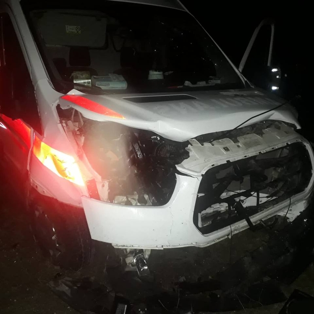 Sakarya'da ambulans ile otomobilin çarpışması sonucu 2 kişi yaralandı