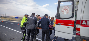 Erzurum'da işçileri taşıyan kamyonetin devrilmesi sonucu 7 kişi yaralandı