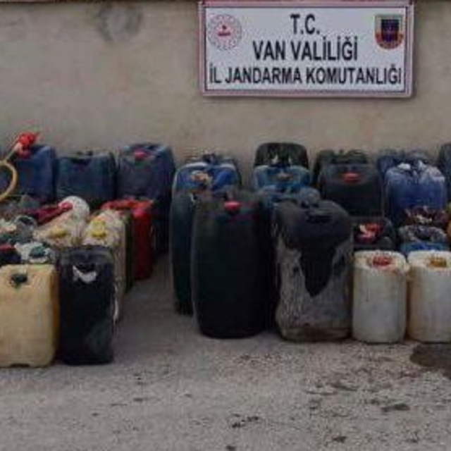 Van'da 2 bin 100 litre akaryakıt ele geçirildi