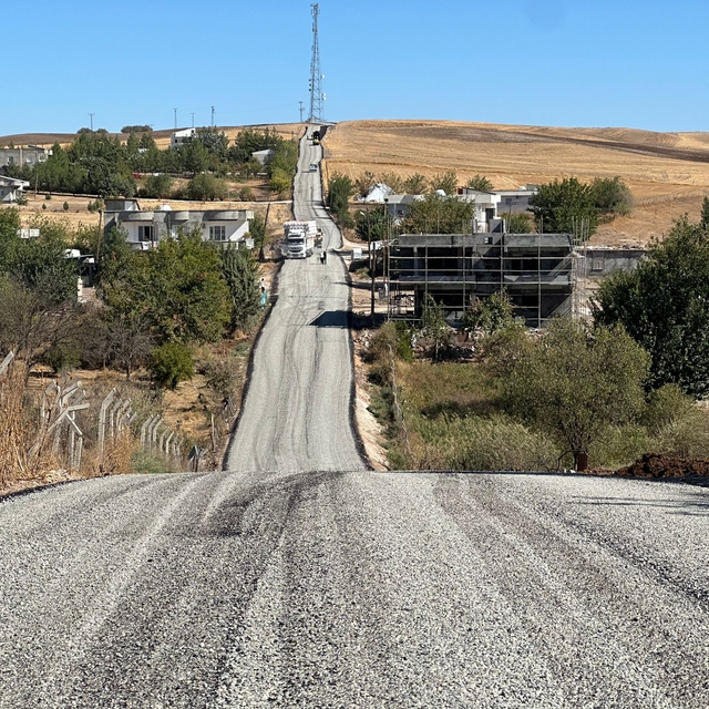 Diyarbakır'ın kırsal mahallelerinde yollar daha güvenli hale getiriliyor