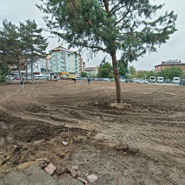 Suşehri'nde meydan projesi için çalışma başlatıldı