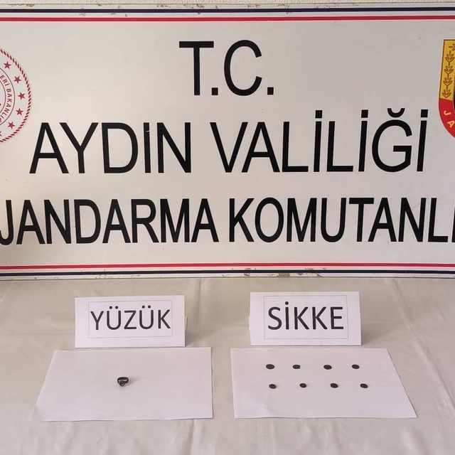 Aydın'da 8 sikke ile yüzük ele geçirildi