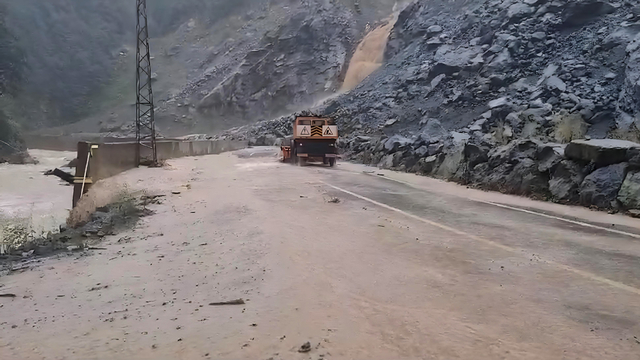 Artvin'de şiddetli yağış etkili oluyor
