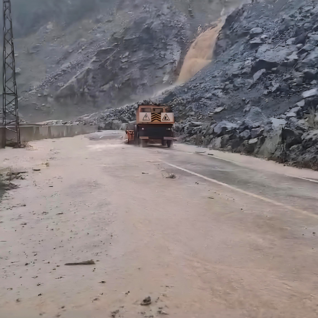 Artvin'de şiddetli yağış etkili oluyor