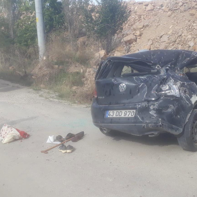 Otomobil moloz yığınına çarptı: 1 ölü, 5 yaralı