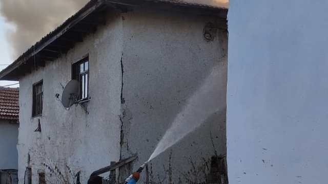 Bolu'da ev ve samanlık yangında kullanılamaz hale geldi