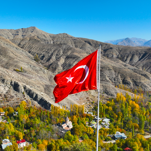 Erzurum'un Tortum ilçesinde sonbahar renkleri hakim oldu