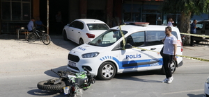 Adana'da yayaya ve minibüse çarpan motosikletin sürücüsü öldü