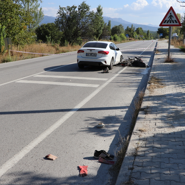 Burdur'da otomobilin çarptığı motosiklet sürücüsü hayatını kaybetti