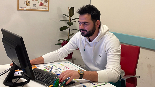 Kendisini tedavi eden doktora şiir yazarak teşekkür etti