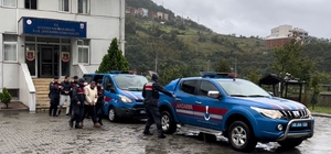 Artvin'de firari şüpheli ile yurt dışına kaçışına yardım eden 2 kişi tutuklandı