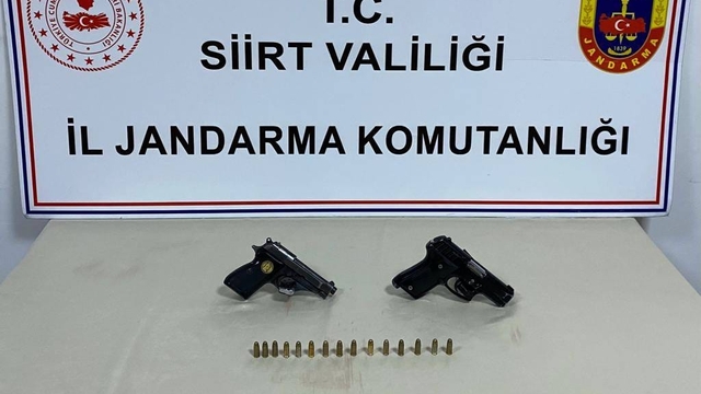 Siirt'te durdurulan araçta 2 tabanca bulundu