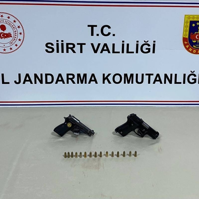 Siirt'te durdurulan araçta 2 tabanca bulundu