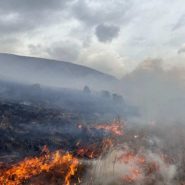 Bayburt'ta dağlık alandaki örtü yangını söndürüldü