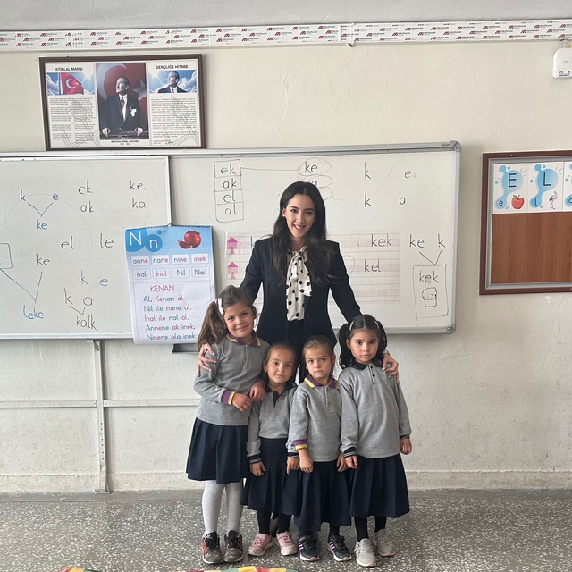 Özvatan Kaymakamı Mine Kurt'tan öğrencilere Dünya Kız Çocukları Günü ziyare...