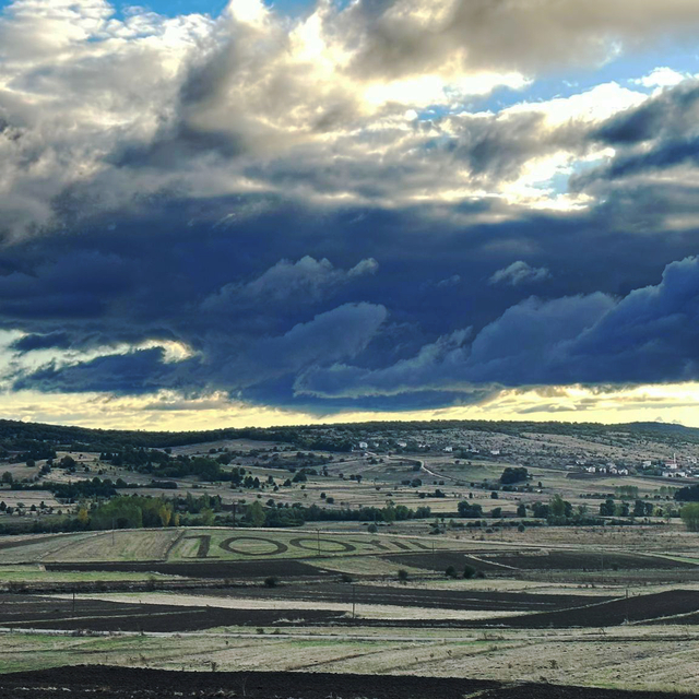 Karabük'te bir çiftçi tarlasına traktörüyle "100. Yıl" yazdı
