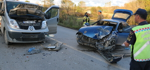 Kocaeli'de panelvanla çarpışan otomobildeki 1 kişi yaralandı