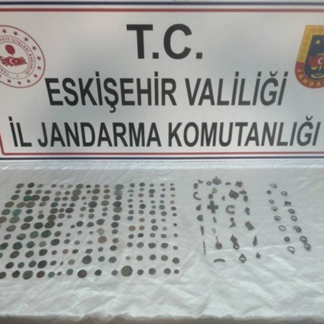 Eskişehir'de tarihi eser olduğu değerlendirilen objeler ele geçirildi