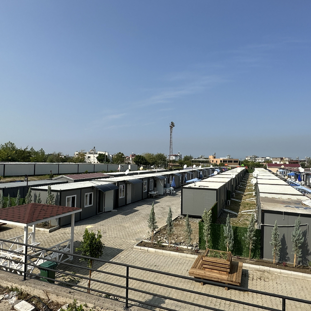Hatay Arsuz'da depremzedeler için 111 konteynerlik yaşam alanı kuruldu