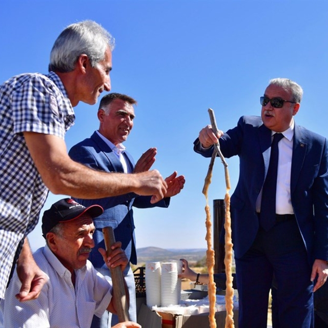 Diyarbakır Valisi Ali İhsan Su, Dicle Bağ Bozumu Festivaline katıldı