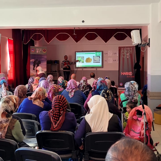 Kayseri'de anne ve anne adaylarına "narkotik" eğitimi verildi
