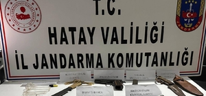 Hatay'da adreslerinden silah ve kimyasal madde ele geçirilen 2 şüpheli yakalandı