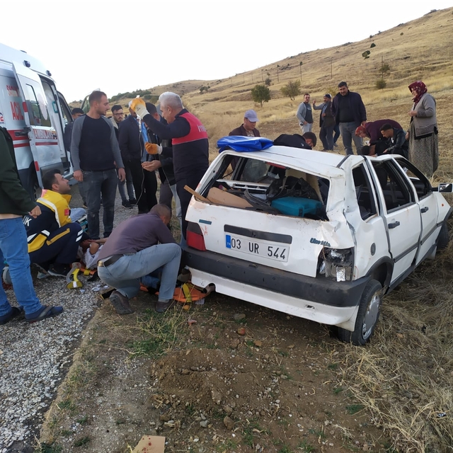 Afyonkarahisar'da şarampole devrilen otomobildeki 4 kişi yaralandı