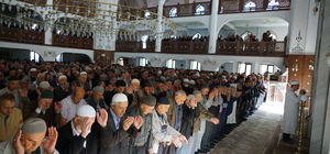 Filistin'de hayatını kaybedenler için gıyabi cenaze namazı kılındı