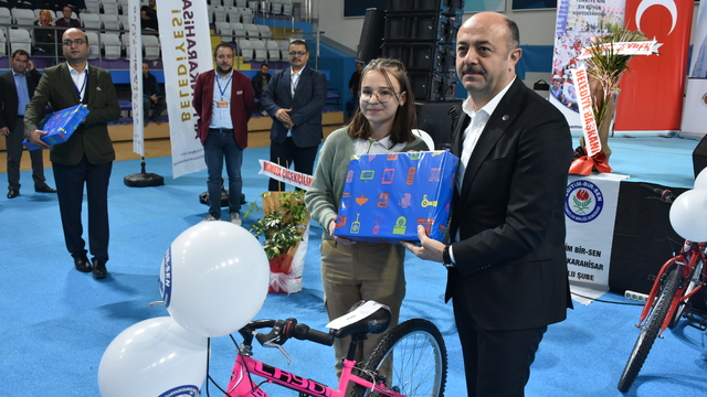 Afyonkarahisar'da "7.Kitap Okuma Yarışması"nın ödül töreni yapıldı