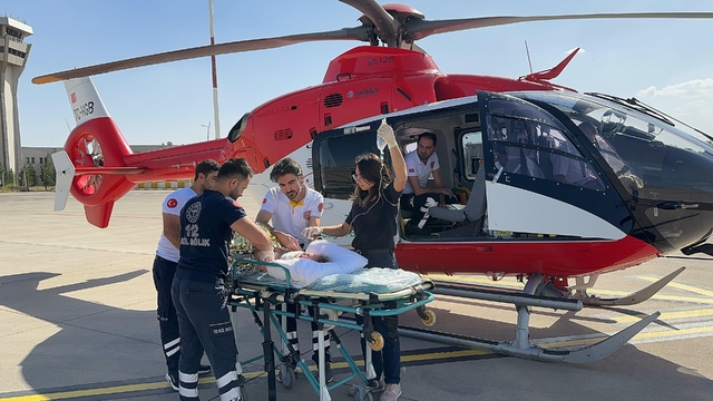 Şırnak'ta ambulans helikopter Berfin bebek için havalandı