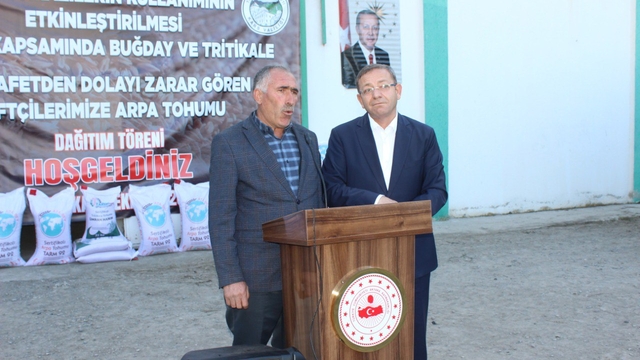 Kars'ta tarım arazisi afetten zarar gören çiftçilere ücretsiz tohum dağıtıldı